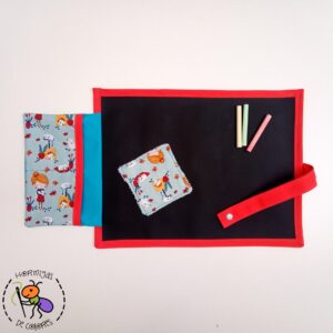 Pizarra enrollable 30x40 cm muñeca