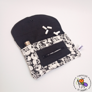 Tabaquera calaveras blanco y negro